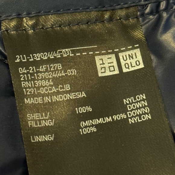 UNIQLO Ultra Light Quilted packable Down Vest size Small S Blue $59 MSRP - Picture 8 of 8